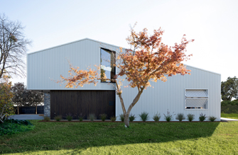 Kenny street house by chan architecture - lysaght longline - colorbond steel architectural cladding