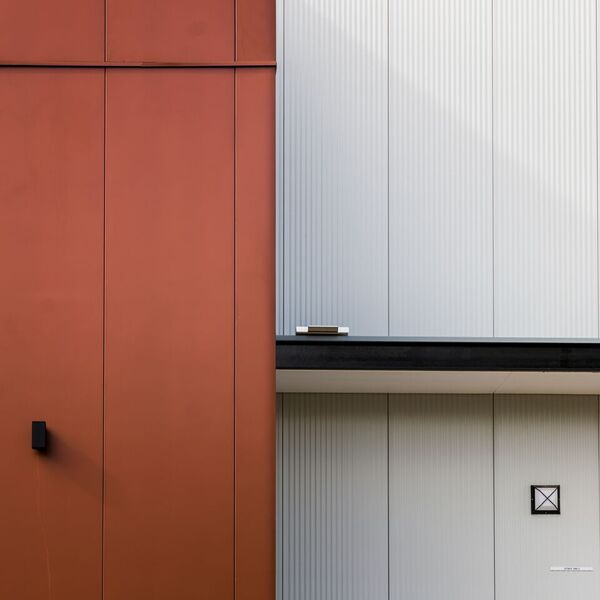 EIW architects carried out a rigorous process of research and analysis before choosing COLORBOND® Metallic steel in the colour Aries® for the feature cladding, which makes up about 50 per cent of the total cladding