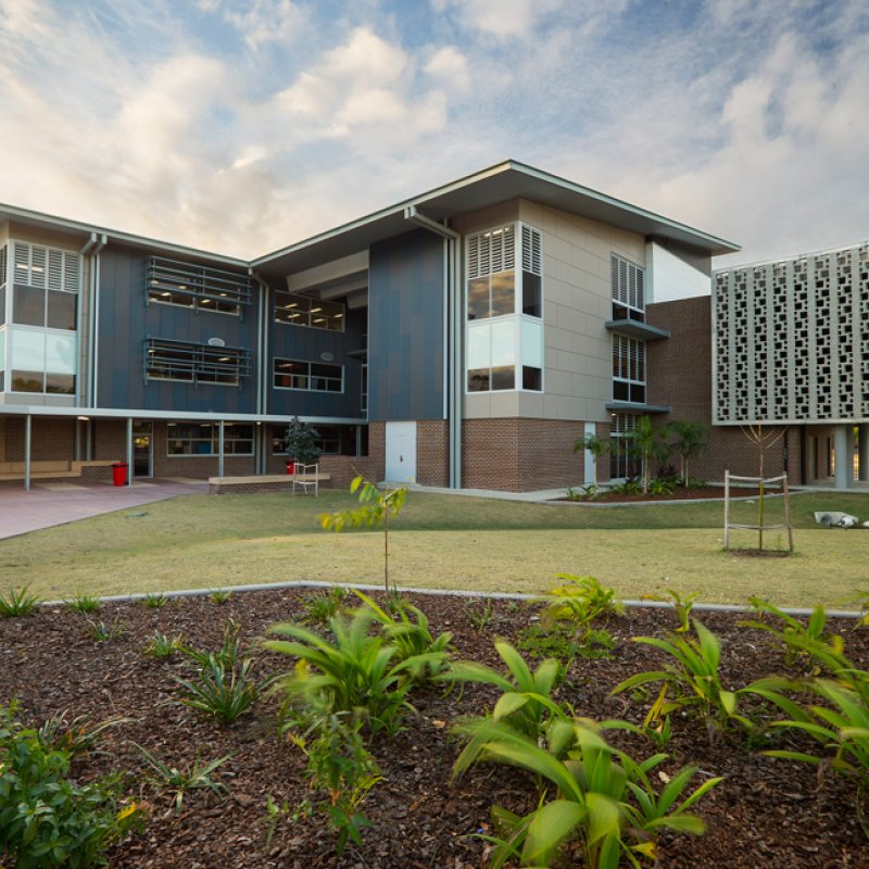 BlueScope COLORBOND® steel has played a prominent role as cladding for Kirwan State High School’s new building, which provides a new visual identity and strong street presence for the school.