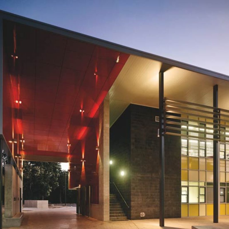 Joining the calmer hues of the school’s colour scheme is LYSAGHT PANELRIB® profile soffit cladding made from COLORBOND® steel in the colour Surfmist®.