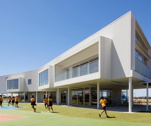 St Clare’s Primary School in Truganina, VIC uses LYSAGHT CUSTOM ORB® corrugated walling in COLORBOND® steel Matt finish in the colour Surfmist®